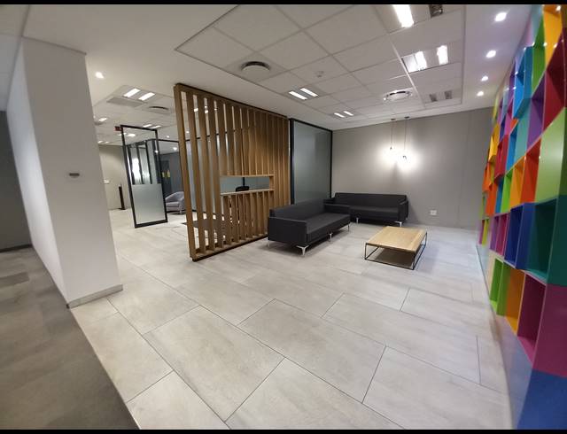 1,267M² OFFICE TO LET IN BRYANSTON